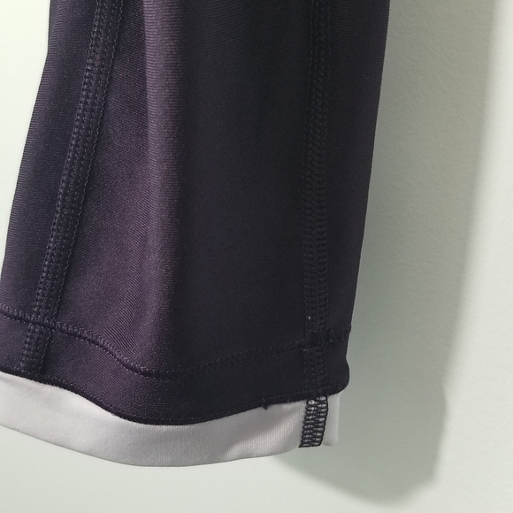 Under Armour Leggings Purple w/ White Hemline Trim and Logo on Leg. EUC. Size S. - Picture 3 of 5